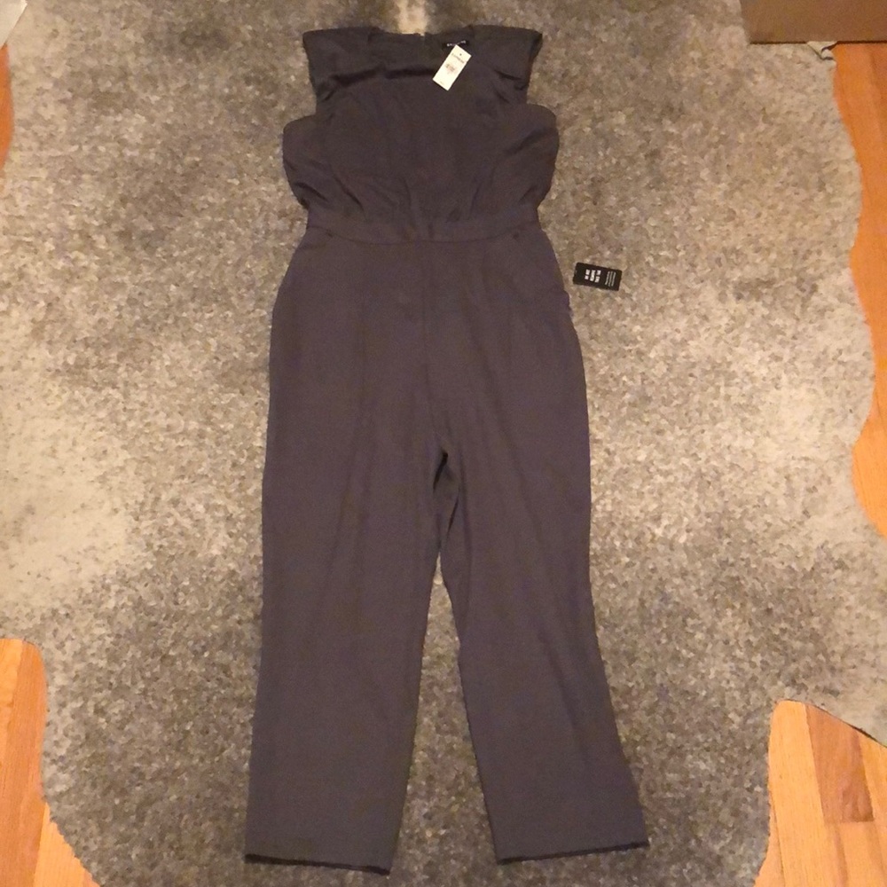 Sleeveless shhoulder Padded Jumpsuit
